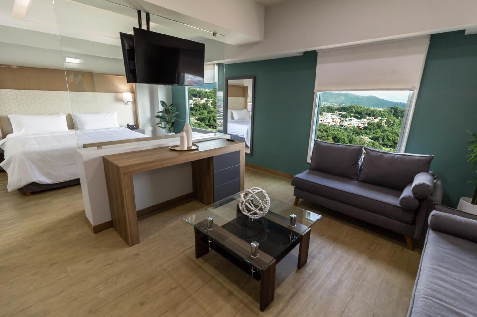 Holiday Inn Uruapan By Ihg Exterior photo
