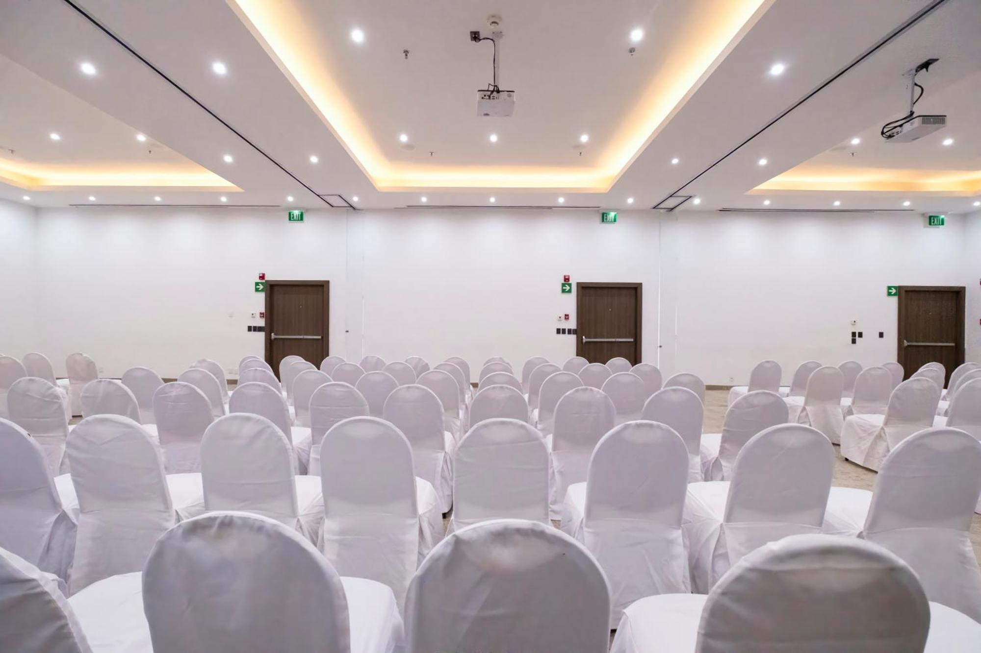 Holiday Inn Uruapan By Ihg Exterior photo