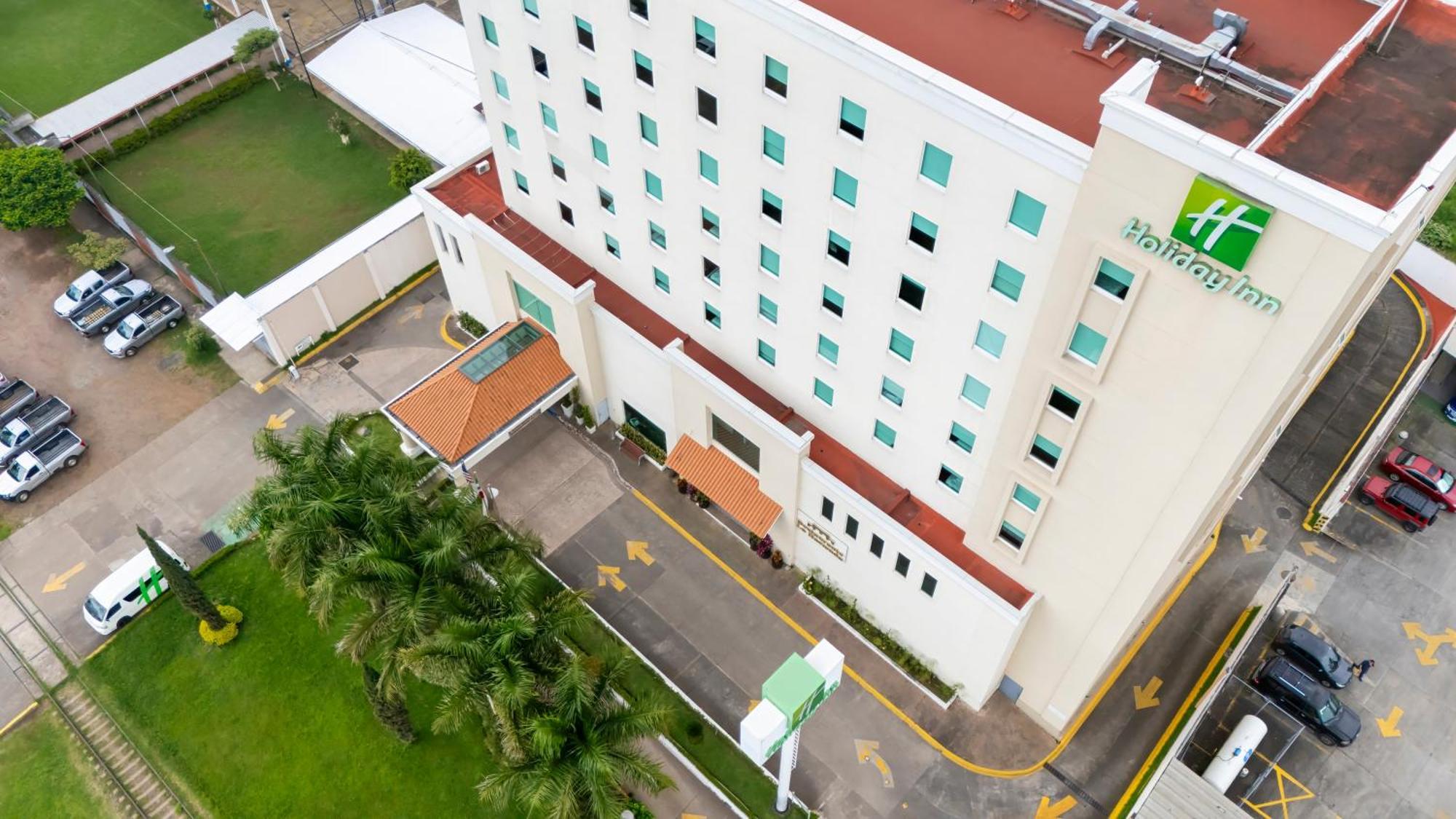 Holiday Inn Uruapan By Ihg Exterior photo