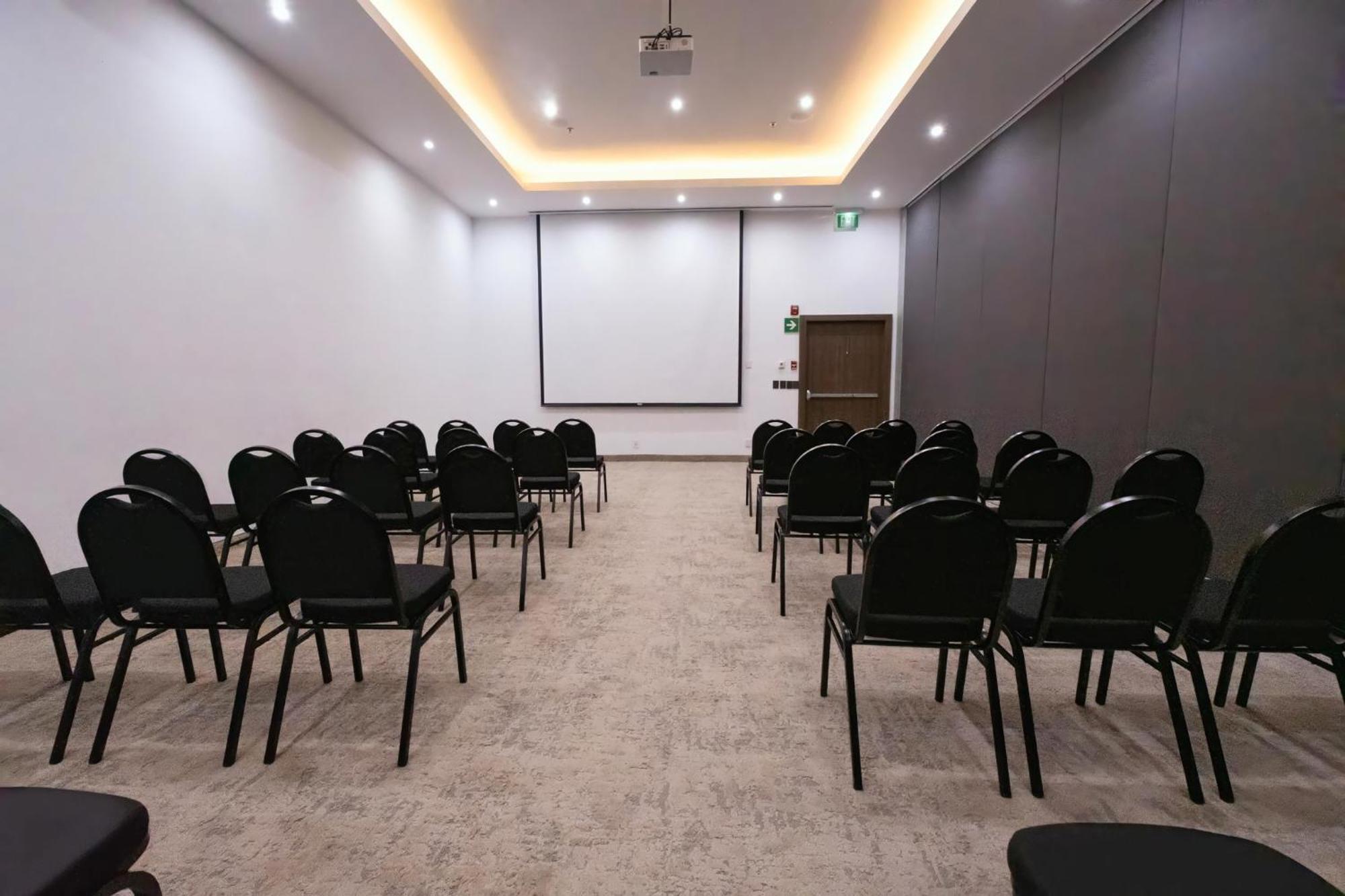 Holiday Inn Uruapan By Ihg Exterior photo